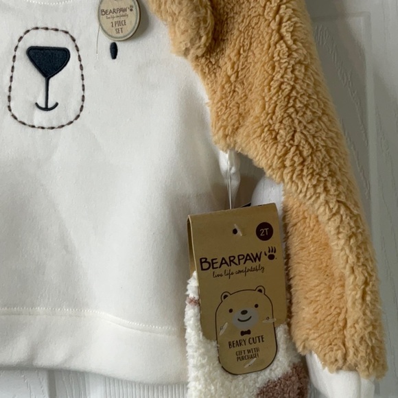 BearPaw 1 Piece Set Teddy Bear Sweatshirt With Fuzzy Socks Size 2T - Picture 3 of 6